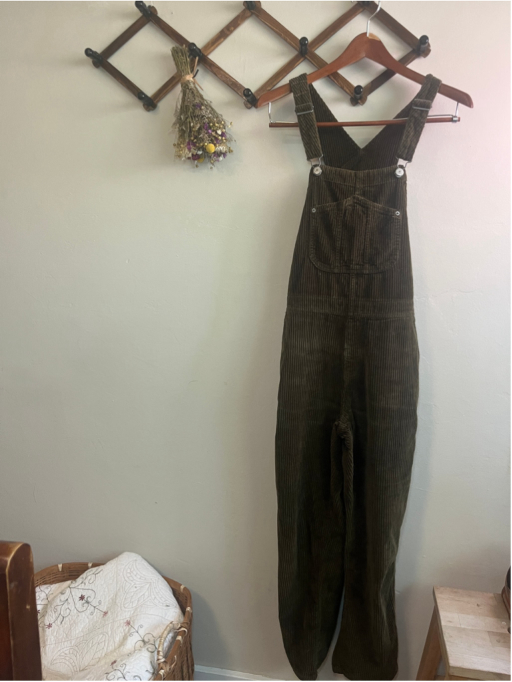 Women's Old Navy Olive Green Corduroy Overalls Size 10 - Picture 3 of 7